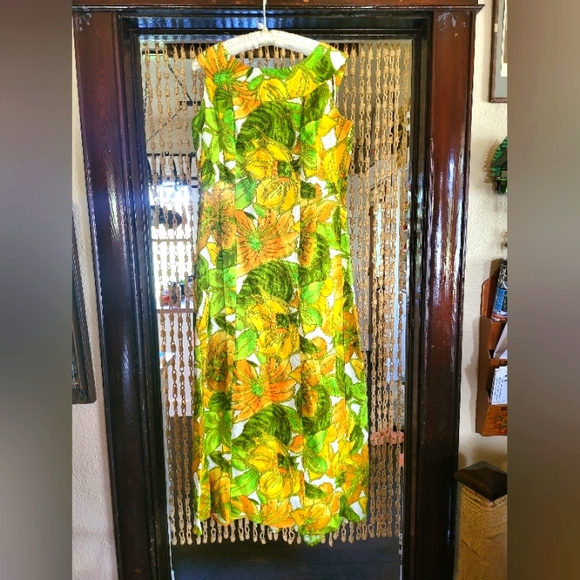 1960s Hawaiian Dress - Picture 1 of 4